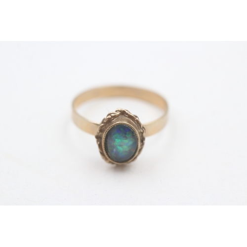 88 - 9ct gold opal triplet dress ring (2.2g) Size Q