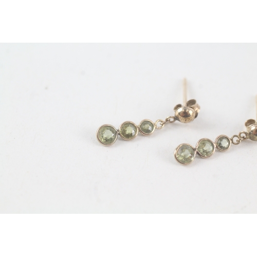 90 - 9ct gold peridot drop earrings (0.5g)