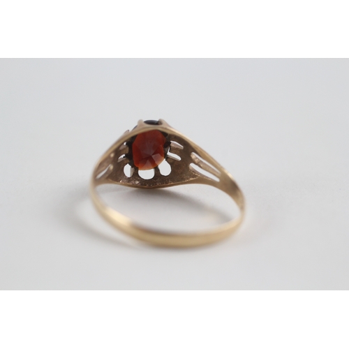 94 - 9ct rose gold garnet set signet ring (2.5g) Size W 1/2