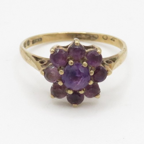 59 - 9ct gold amethyst cluster ring (2g) Size M