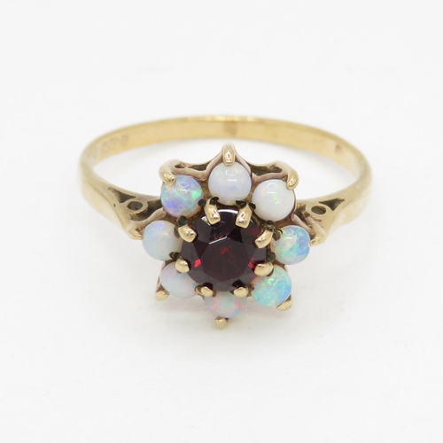 104 - 9ct gold vintage garnet & opal cluster ring (1.8g) Size  L 1/2