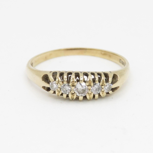 136 - 9ct gold and diamond row ring (1.8g) Size  Q