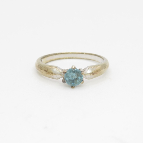 27 - 9ct gold blue topaz solitaire ring (3.1g) Size  Q