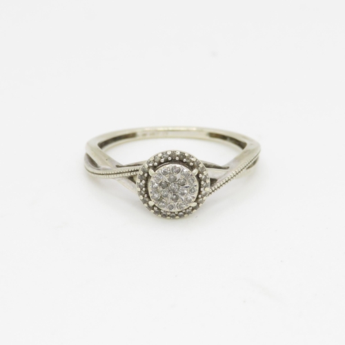 32 - 9ct gold and diamond cluster ring (2g) Size  N