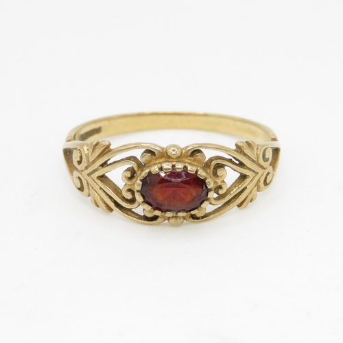 63 - 9ct gold garnet set dress ring (1.8g) Size  P