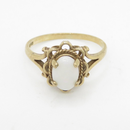 64 - 9ct gold vintage cabochon cut white opal set dress ring (2.3g) Size  N