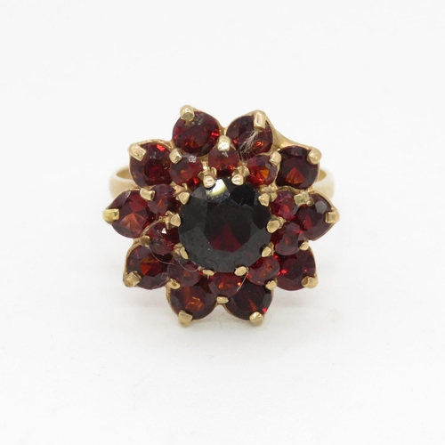 76 - 9ct gold garnet set cluster ring (5.3g) Size  P