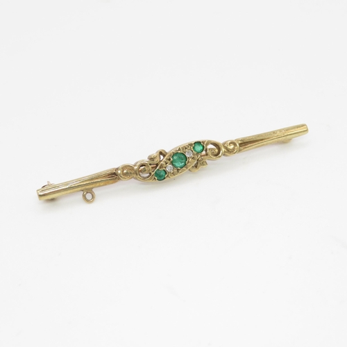 8 - 9ct gold vintage emerald & diamond brooch (3.2g)