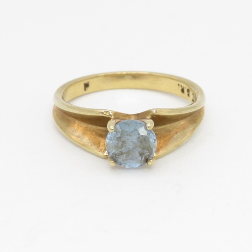 86 - 9ct gold blue gemstone solitaire ring (3.1g) Size  M