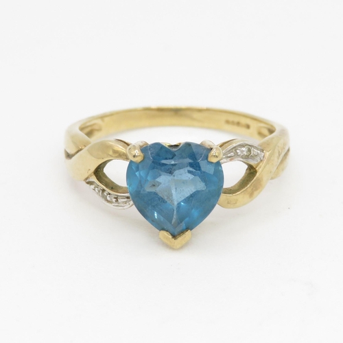 90 - 9ct gold heart shape blue topaz & diamond dress ring (2.7g) Size  N 1/2