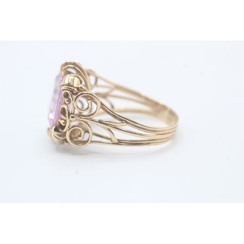 112 - 14ct gold and pink gemstone cocktail ring (6.4g) Size  R