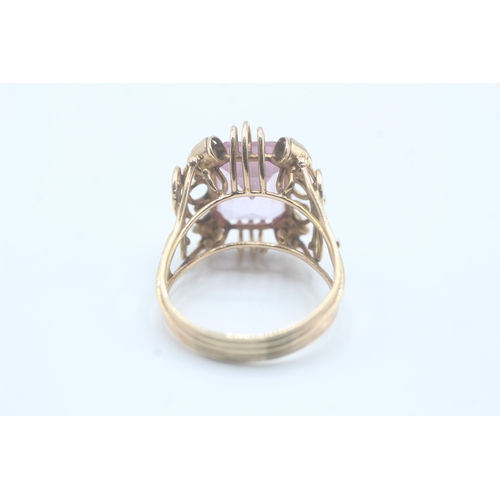 112 - 14ct gold and pink gemstone cocktail ring (6.4g) Size  R