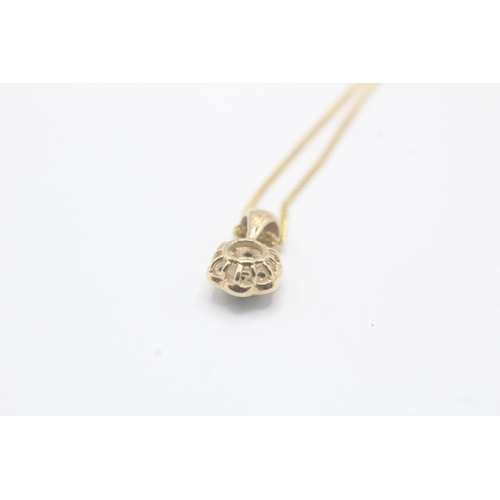 114 - 9ct gold and sapphire pendant on chain (2.3g)