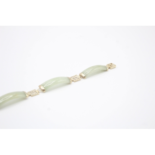 130 - 9ct gold and jade bracelet (13.3g)