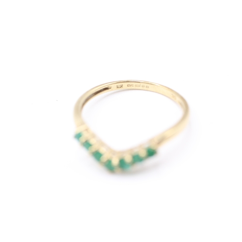 133 - 9ct gold and emerald chevron ring (1.3g) Size  N