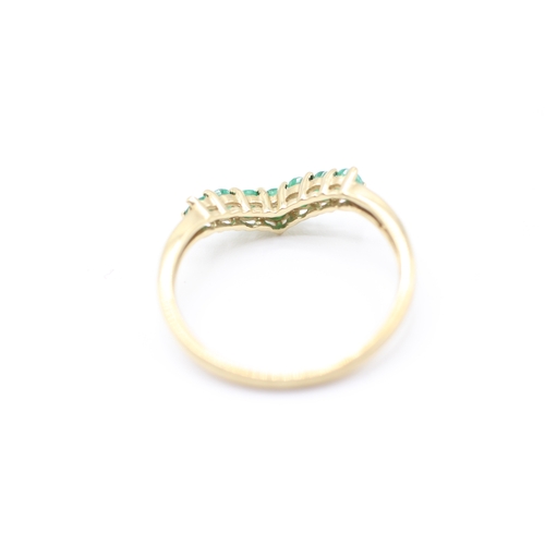 133 - 9ct gold and emerald chevron ring (1.3g) Size  N