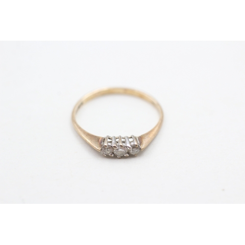 16 - 9ct gold triple diamond ring (0.9g) Size  J