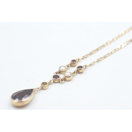 19 - 9ct gold garnet and seed pearl necklace (2.8g)