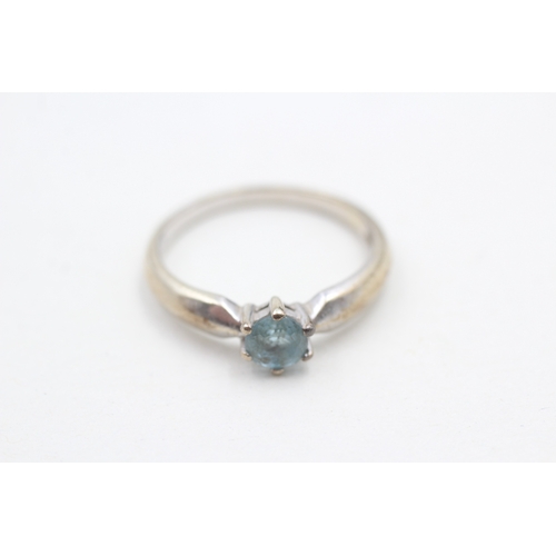 27 - 9ct gold blue topaz solitaire ring (3.1g) Size  Q