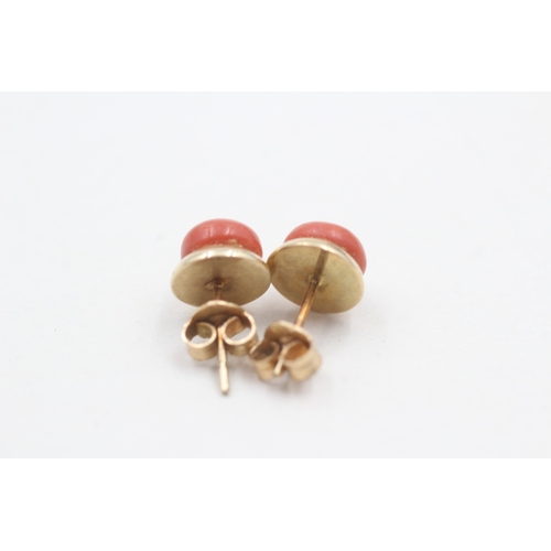 29 - 9ct gold and coral stud earrings (2.4g)