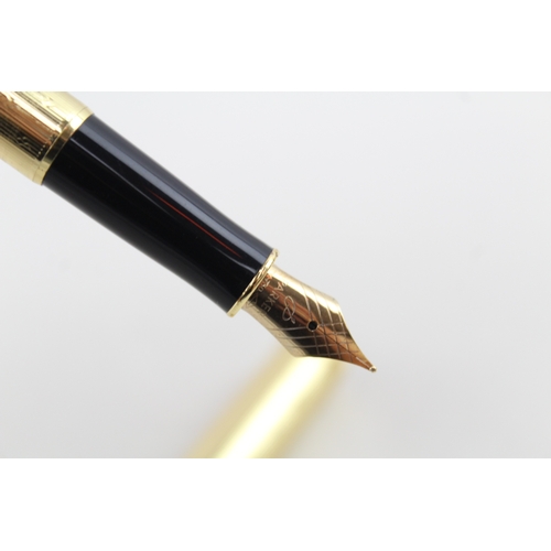 494 - Parker Sonnet Gold Plated Cased Fountain Pen w/ 18ct Gold Nib Writing