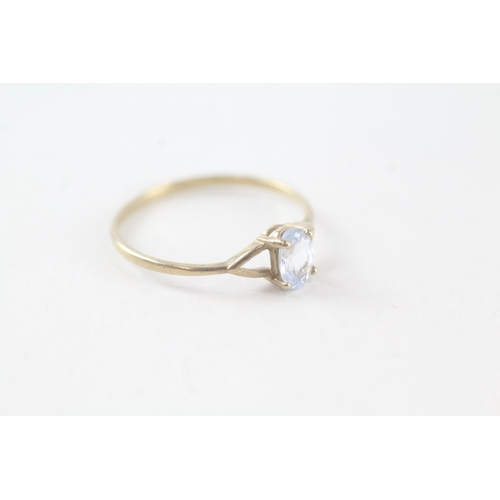 50 - 9ct gold blue topaz set solitaire ring (1g) Size  R