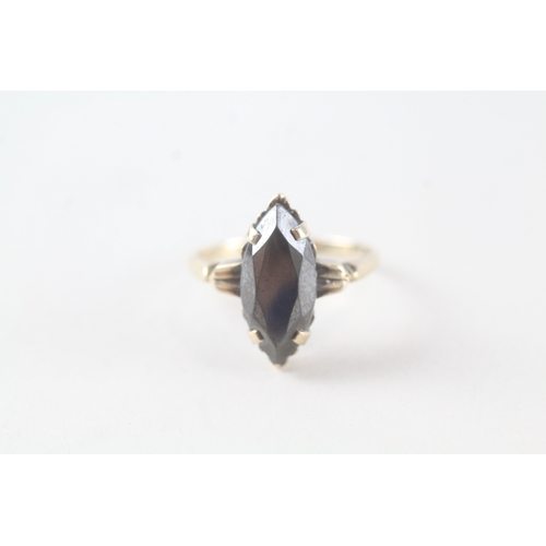 60 - 9ct gold marquise cut hematite set cocktail ring (2.6g) Size  M