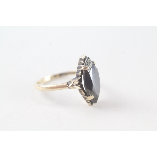 60 - 9ct gold marquise cut hematite set cocktail ring (2.6g) Size  M