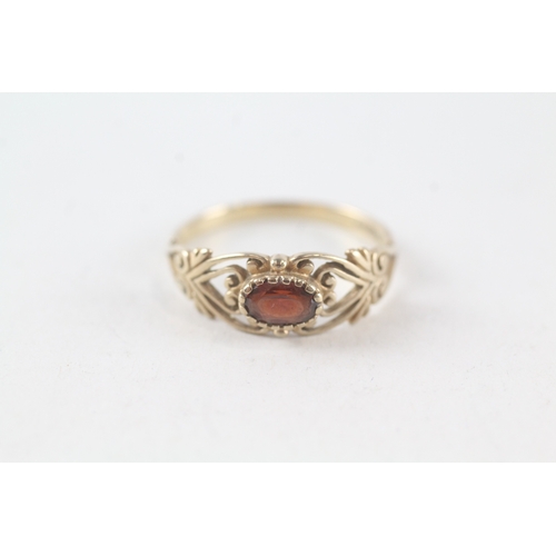 63 - 9ct gold garnet set dress ring (1.8g) Size  P