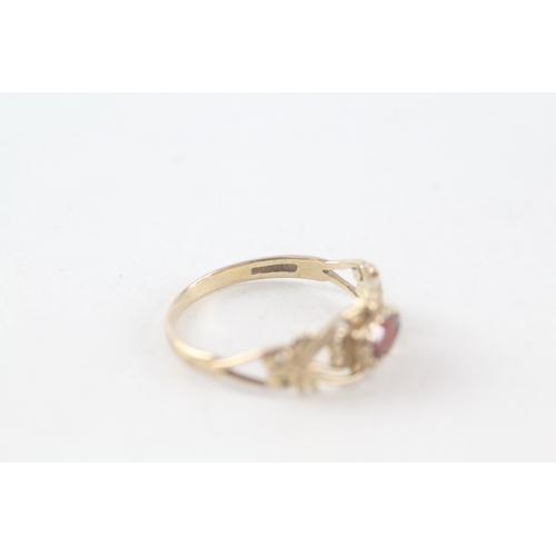 63 - 9ct gold garnet set dress ring (1.8g) Size  P