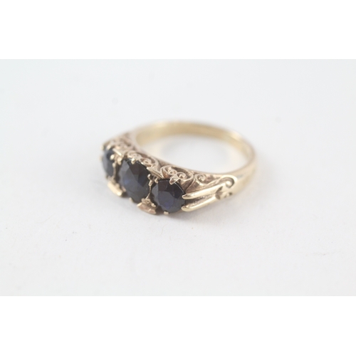 73 - 9ct gold sapphire set trilogy ring (3.7g) Size  I 1/2