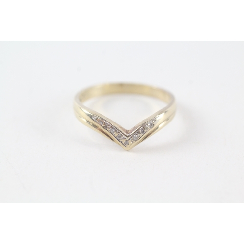 74 - 9ct gold diamond set wishbone chevron ring (2.1g) Size  O