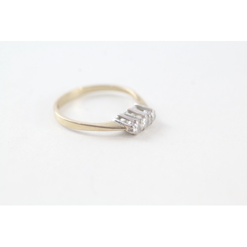 79 - 9ct gold diamond set trilogy ring (1.3g) Size  H