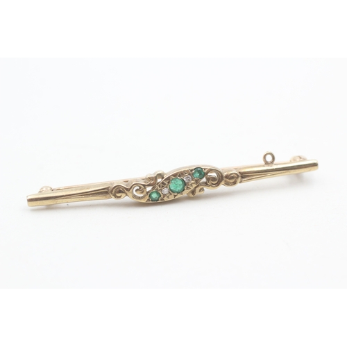 8 - 9ct gold vintage emerald & diamond brooch (3.2g)