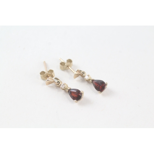 80 - 9ct gold pear cut garnet set drop earrings (0.8g)