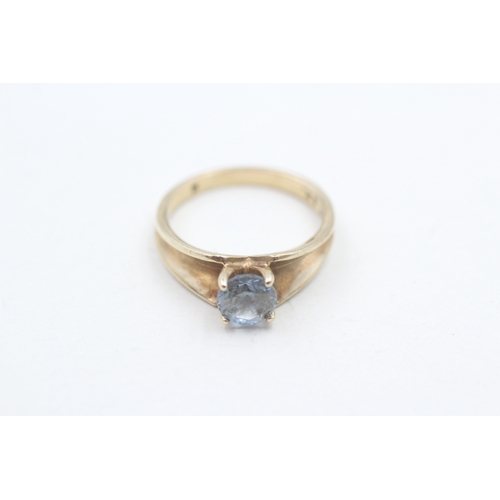 86 - 9ct gold blue gemstone solitaire ring (3.1g) Size  M