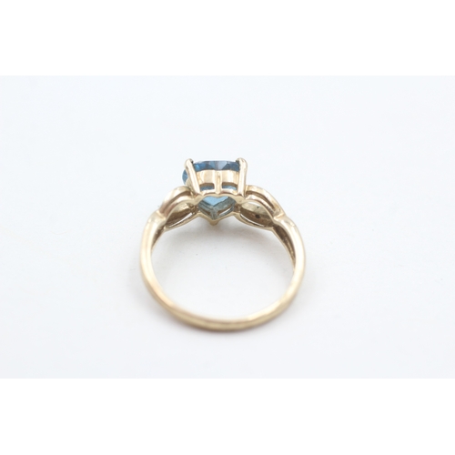 90 - 9ct gold heart shape blue topaz & diamond dress ring (2.7g) Size  N 1/2