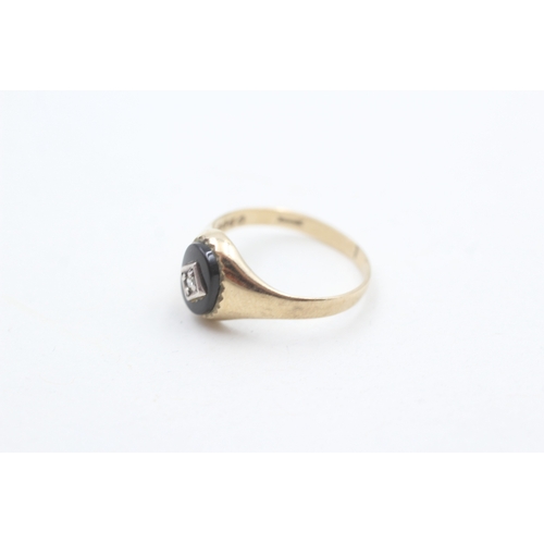 94 - 9ct gold black onyx & paste ring (1.4g) Size  L