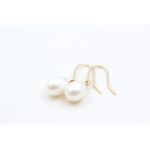 99 - 9ct gold cultured pearl drop earrings with French hooks (2g)