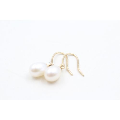 99 - 9ct gold cultured pearl drop earrings with French hooks (2g)