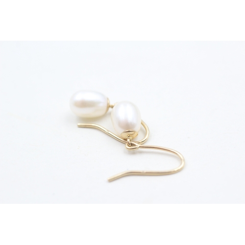 99 - 9ct gold cultured pearl drop earrings with French hooks (2g)