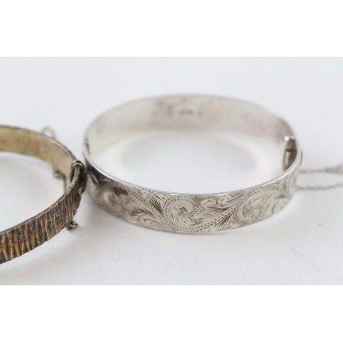 343 - Collection of Sterling Silver Mid-century Bangles inc. Etched x 2 53g