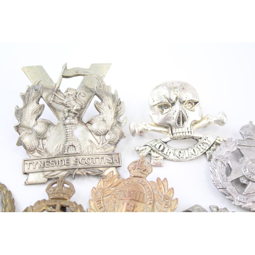 452 - Military Cap Badges Inc Tyneside Scottish, Lancers, Lincolns, Etc x 10