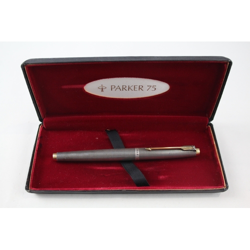 517 - Vintage Parker 75 .925 Sterling Silver Fountain Pen w/ 14ct Gold Nib WRITING 29g