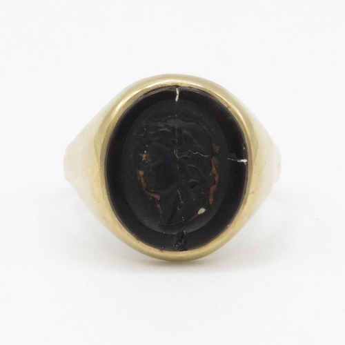 112 - 9ct gold onyx portrait cameo signet ring (4.7g) Size R