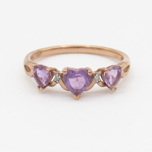 117 - 9ct gold diamond and amethyst ring (1.1g) Size O