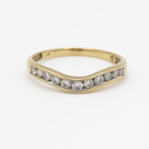 138 - 9ct gold diamond channel set chevron ring (1.1g) Size L