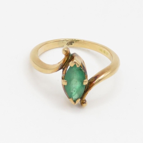 157 - 18ct gold marquise cut emerald dress ring (3.2g) Size K