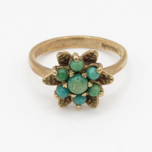 164 - 9ct gold and turquoise flower cluster set ring (3.1g) Size L 1/2