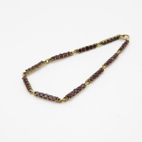 177 - 9ct gold and garnet bracelet (6.1g)